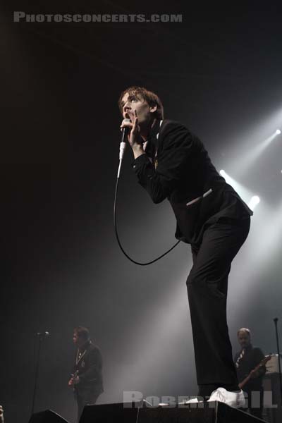 THE HIVES - 2008-04-20 - PARIS - Zenith - Per Almqvist - Mikael Karlsson Åström - Björn Mattias Bernvall